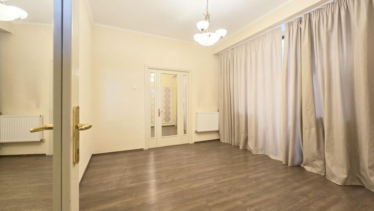 Apartament 3 camere ultracentral – Piața Unirii, vis-à-vis de Magazinul Unirea |